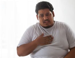Qual é a relação entre obesidade e problemas pulmonares?