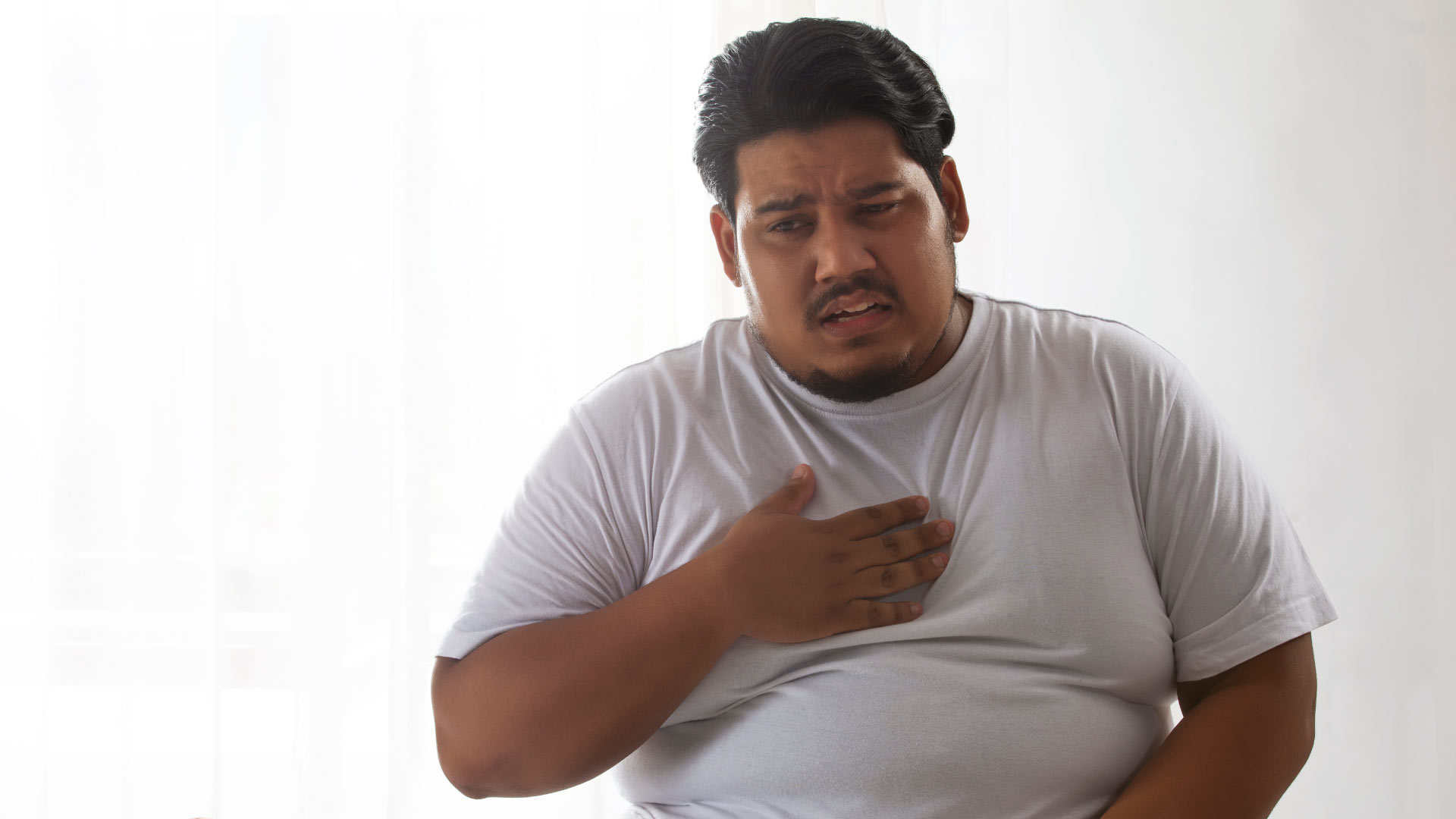 Qual é a relação entre obesidade e problemas pulmonares?
